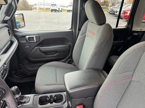 Used 2025 Jeep Wrangler Rubicon image 7