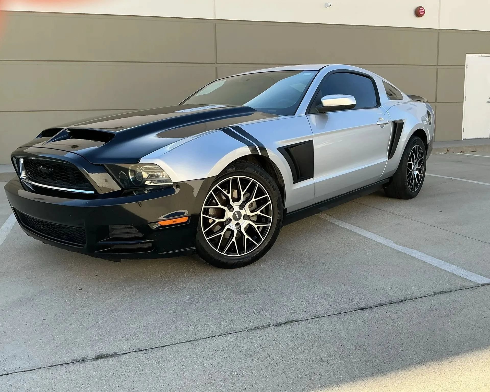 Used 2014 Ford Mustang Coupe RWD image 1