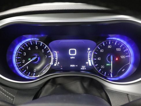 Used 2025 Chrysler Pacifica Limited image 20