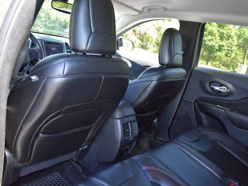 Used 2019 Jeep Cherokee Trailhawk w/ Comfort/Convenience Group AWD/4WD image 23