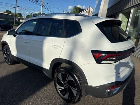 Used 2025 Volkswagen Taos SE AWD/4WD image 8