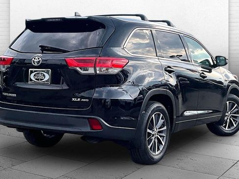 Used 2017 Toyota Highlander XLE AWD/4WD image 12