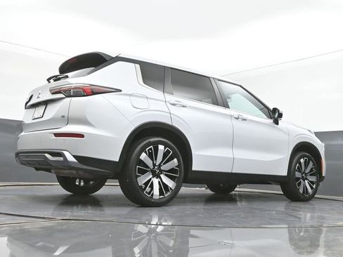 Used 2025 Mitsubishi Outlander SE FWD image 43