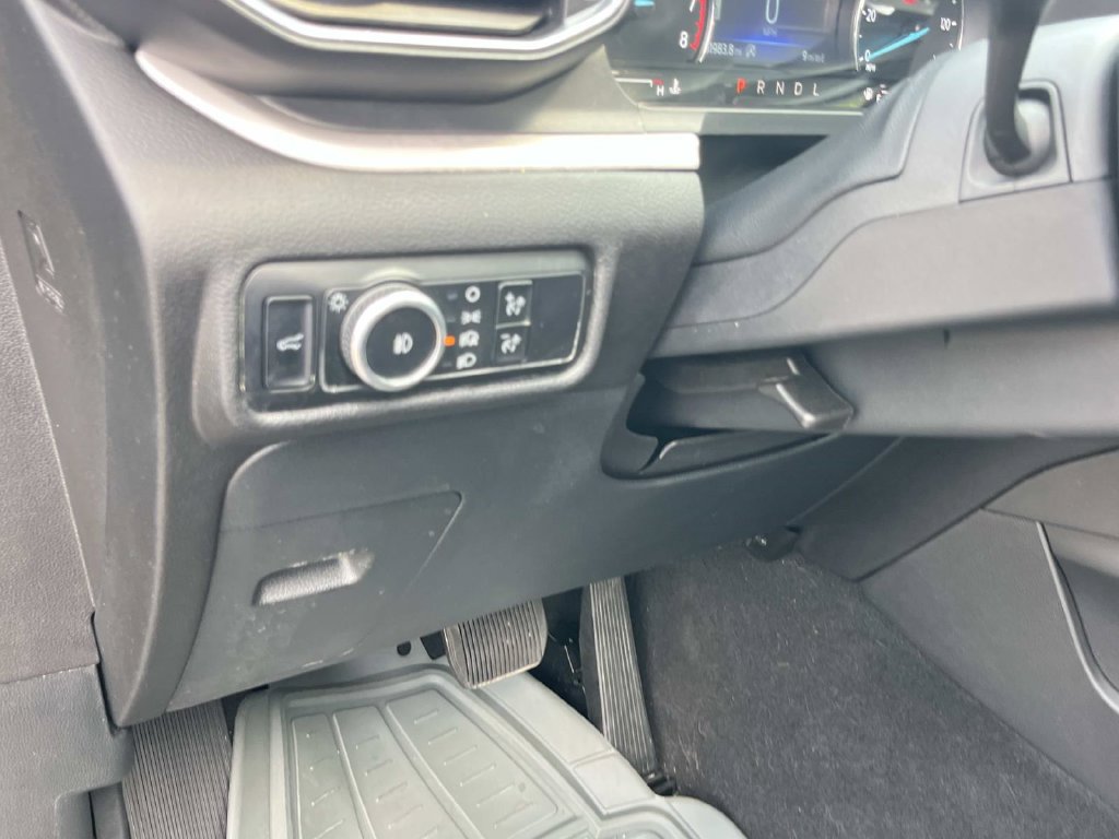 Used 2024 Ford Explorer XLT w/ Equipment Group 202A AWD/4WD image 40