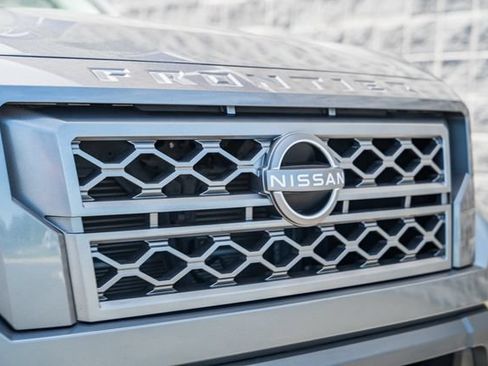 Used 2022 Nissan Frontier SV w/ Technology Package AWD/4WD image 14