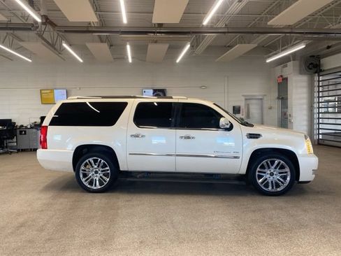 Used 2013 Cadillac Escalade ESV Platinum AWD/4WD image 4