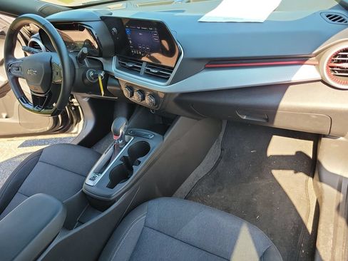 Used 2025 Chevrolet Trax RS w/ Sunroof Package FWD image 11