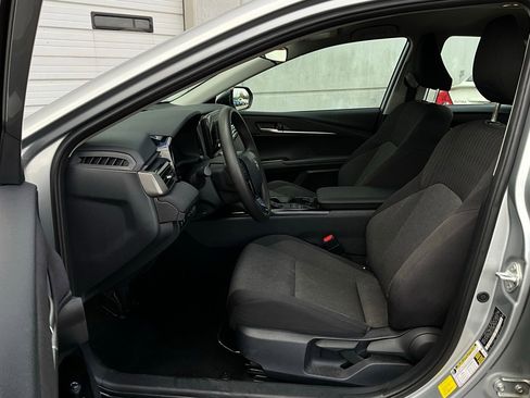Used 2025 Toyota Camry LE image 10