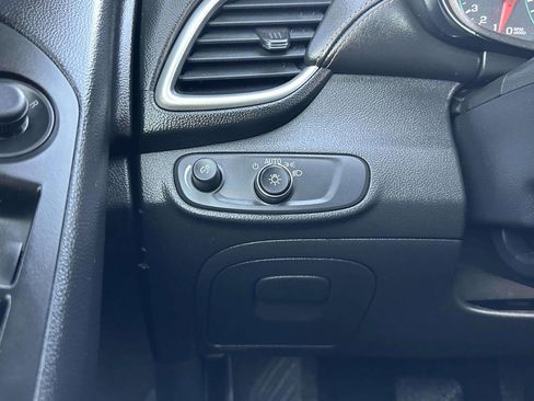 Used 2019 Chevrolet Trax LT w/ LT Convenience Package image 26