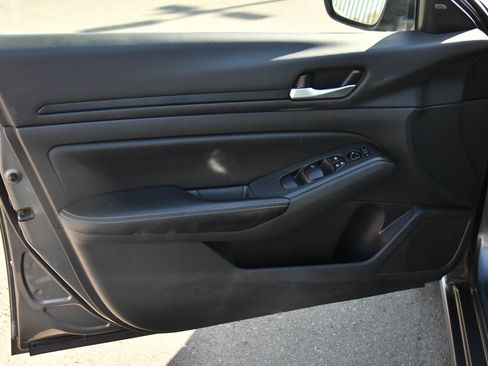 Used 2024 Nissan Altima 2.5 SV image 13