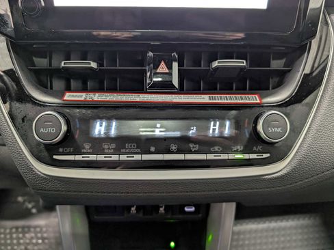 Used 2024 Toyota Corolla Cross XSE image 30