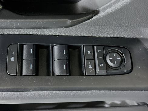 Used 2025 Toyota Tacoma SR5 image 14