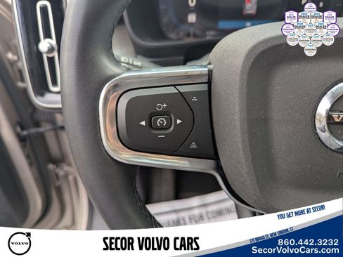 Certified 2023 Volvo XC40 B5 Plus AWD/4WD image 18