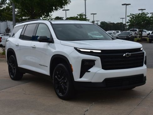 New 2026 Chevrolet Traverse LT w/ Midnight/Sport Edition FWD image 3