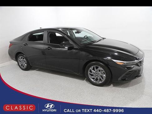Certified 2024 Hyundai Elantra SEL FWD image 1