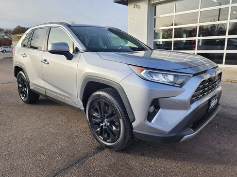 Used 2019 Toyota RAV4 Limited image 2