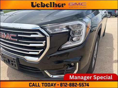 Used 2024 GMC Terrain SLT AWD/4WD image 13