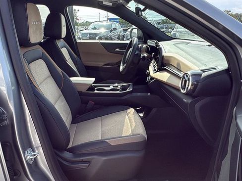 Used 2025 Chevrolet Equinox ACTIV w/ Safety and Technology Package FWD image 17