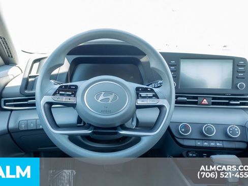 Used 2025 Hyundai Elantra SE image 28