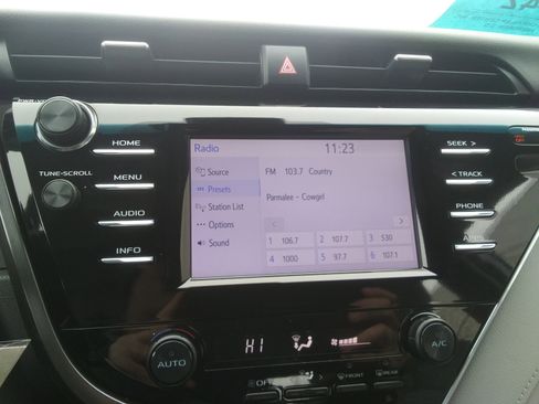 Used 2018 Toyota Camry SE image 20