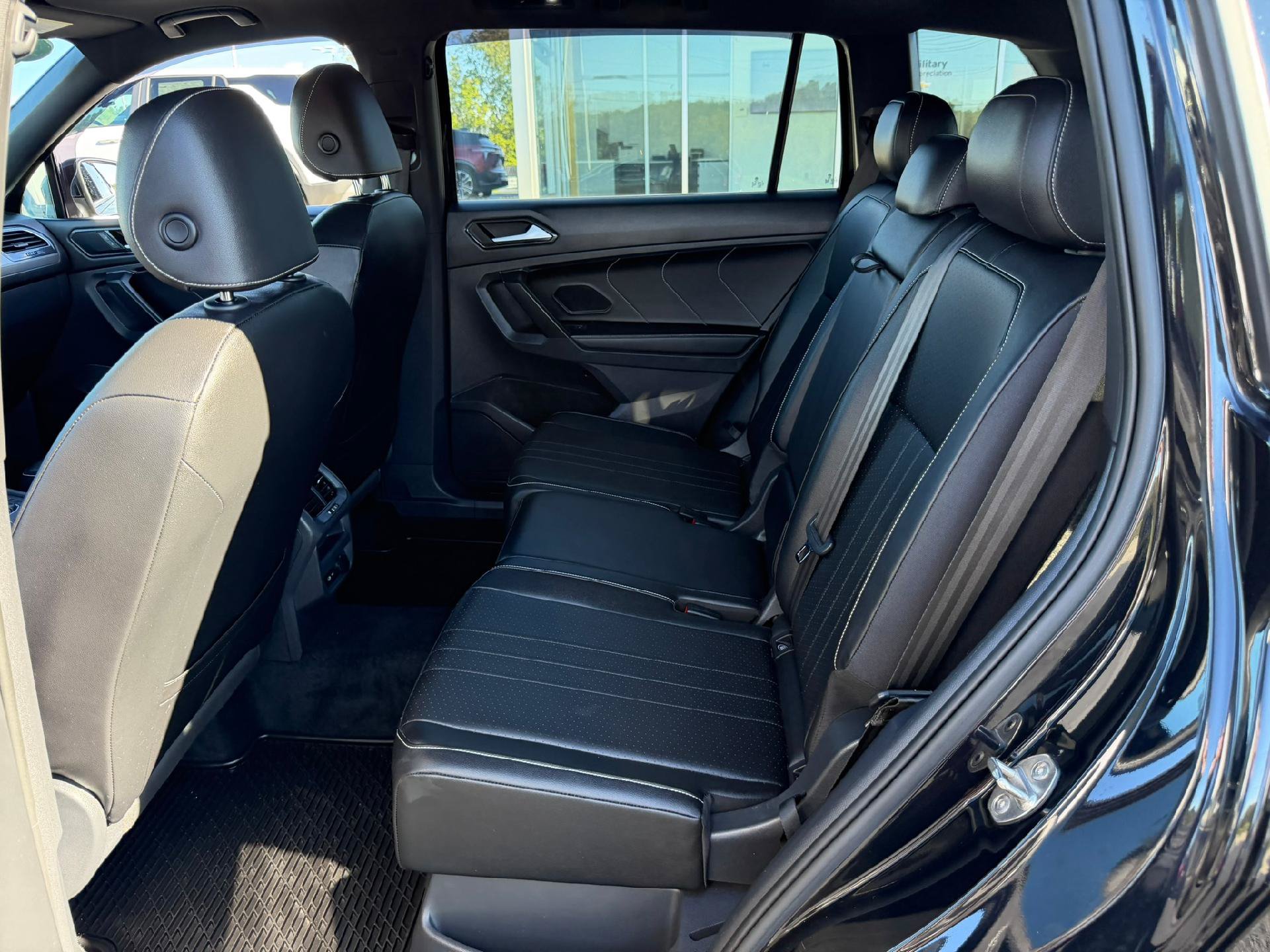 Used 2022 Volkswagen Tiguan SE R-Line AWD/4WD image 19