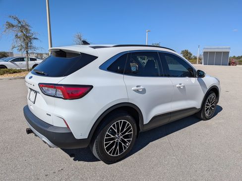 Used 2022 Ford Escape Titanium w/ Titanium Premium Package image 5