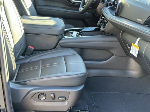 New 2026 Chevrolet Suburban High Country image 16