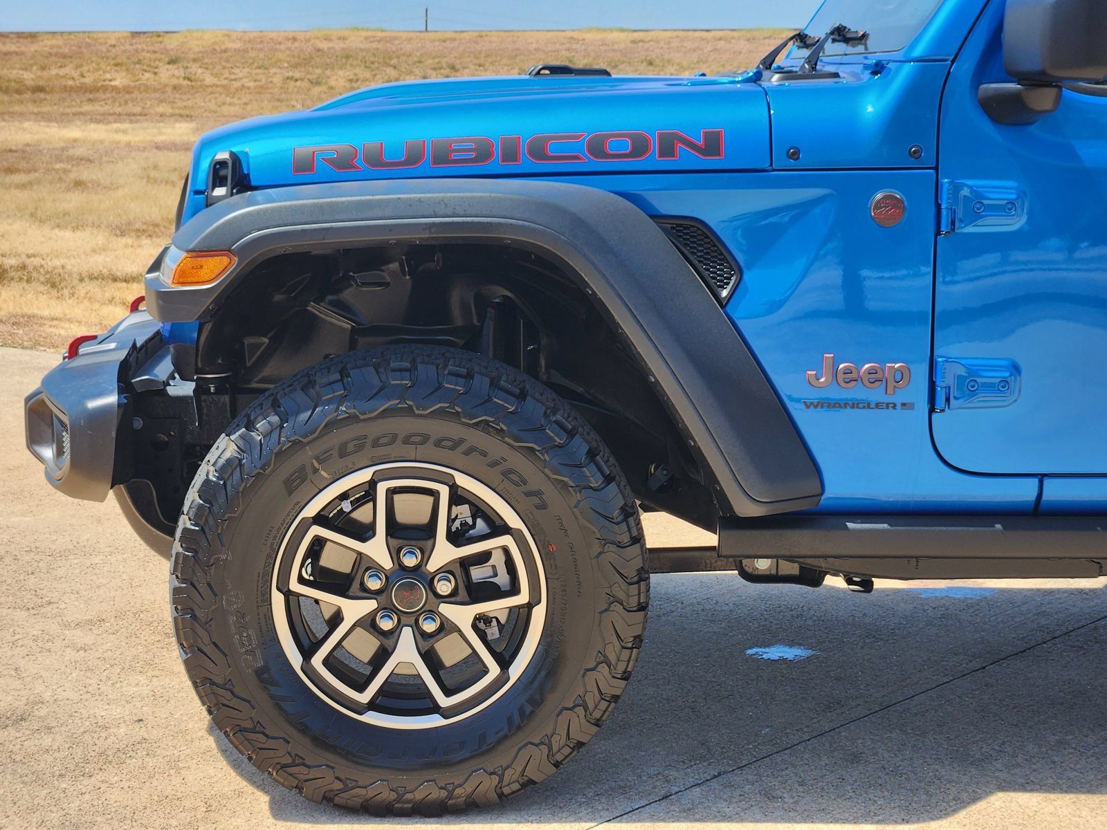 Used 2025 Jeep Wrangler Unlimited Rubicon w/ Convenience Group AWD/4WD image 13