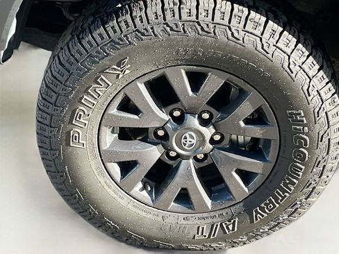 Used 2020 Toyota Tacoma TRD Off-Road w/ Technology Package AWD/4WD image 29