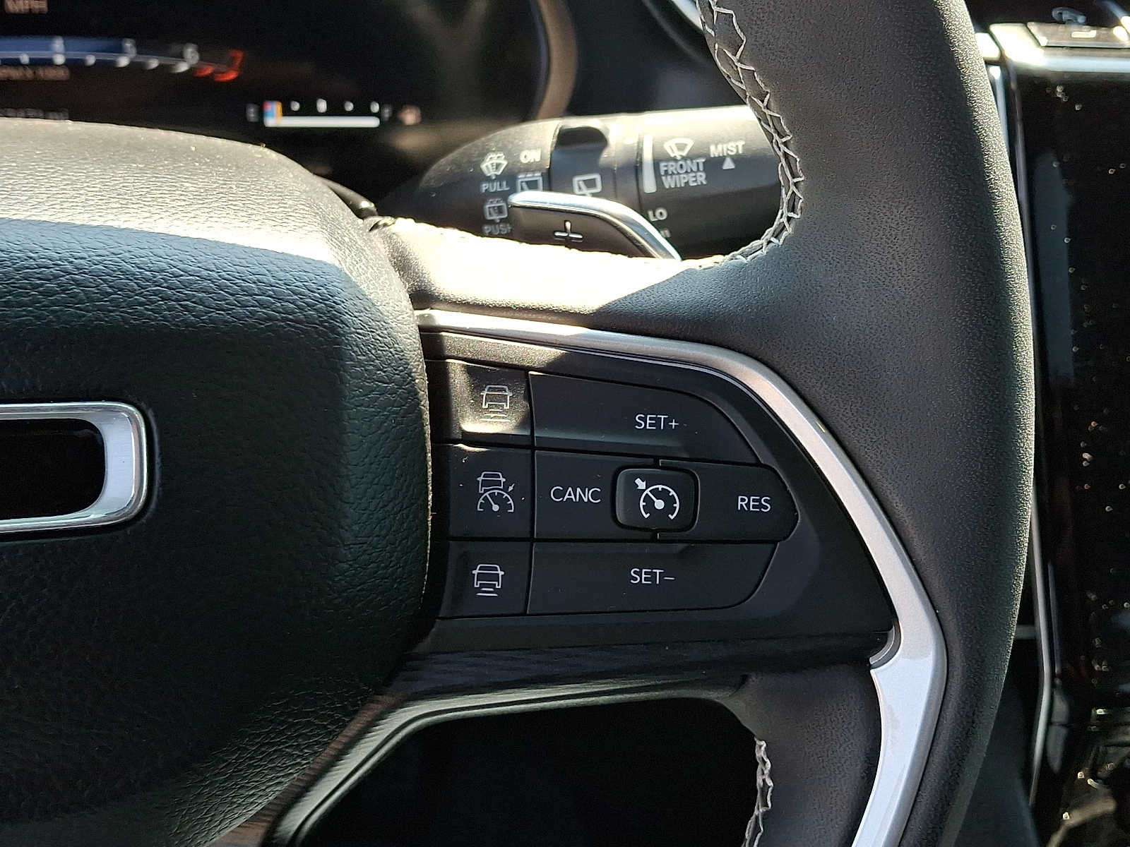 Used 2023 Jeep Grand Cherokee L Laredo AWD/4WD image 25