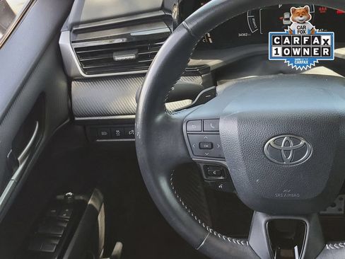 Used 2025 Toyota Camry SE FWD image 12
