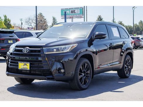 Used 2019 Toyota Highlander SE w/ Nightshade Edition AWD/4WD image 7