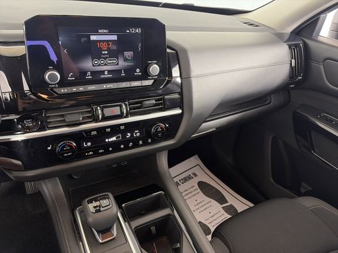 Used 2025 Nissan Pathfinder SV AWD/4WD image 4