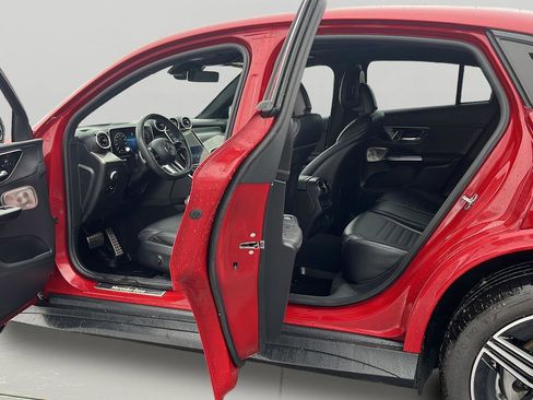 Used 2024 Mercedes-Benz GLC 300 4MATIC image 25