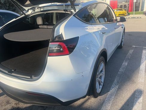 Used 2024 Tesla Model Y Long Range AWD/4WD image 5