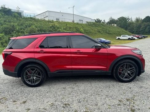 Used 2025 Ford Explorer ST AWD/4WD image 11