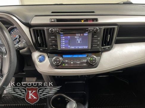 Used 2018 Toyota RAV4 LE image 16