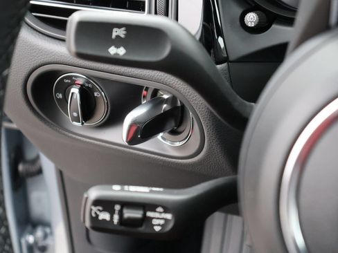 Certified 2026 Porsche Macan AWD/4WD image 31