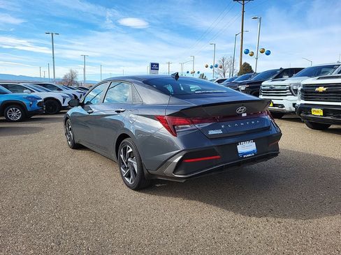 Used 2025 Hyundai Elantra Sport image 6