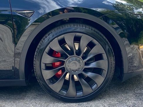 Used 2022 Tesla Model Y Performance AWD/4WD image 12