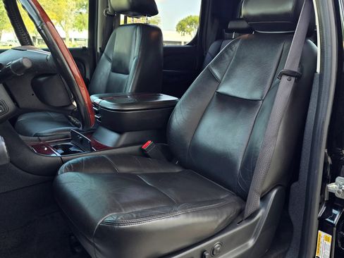 Used 2010 Cadillac Escalade EXT Luxury AWD/4WD image 19