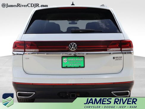 Used 2025 Volkswagen Atlas SE image 4