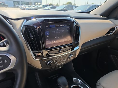 Used 2023 Chevrolet Traverse Premier FWD image 22