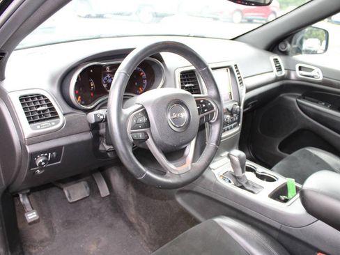 Used 2018 Jeep Grand Cherokee Altitude AWD/4WD image 13