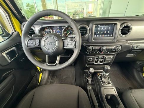 Used 2023 Jeep Gladiator Sport AWD/4WD image 21