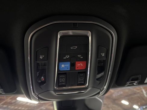 New 2025 Jeep Grand Cherokee Laredo X w/ Luxury Tech Group I image 18