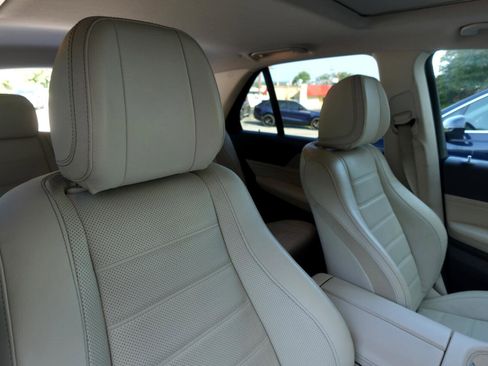 Used 2020 Mercedes-Benz GLE 350 4MATIC w/ AMG Line Exterior image 10