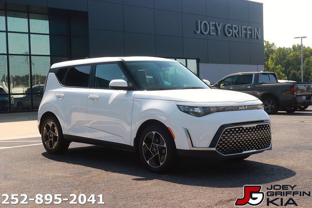Certified 2025 Kia Soul EX FWD image 3