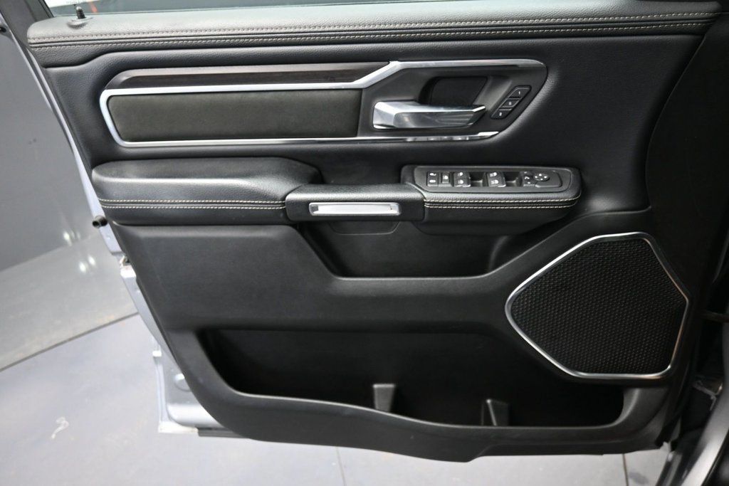 Used 2025 RAM 1500 Laramie AWD/4WD image 17