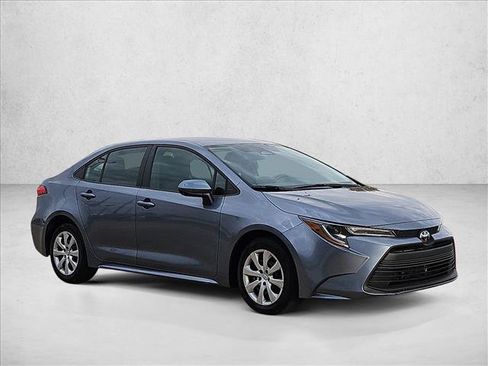Used 2025 Toyota Corolla LE FWD image 3